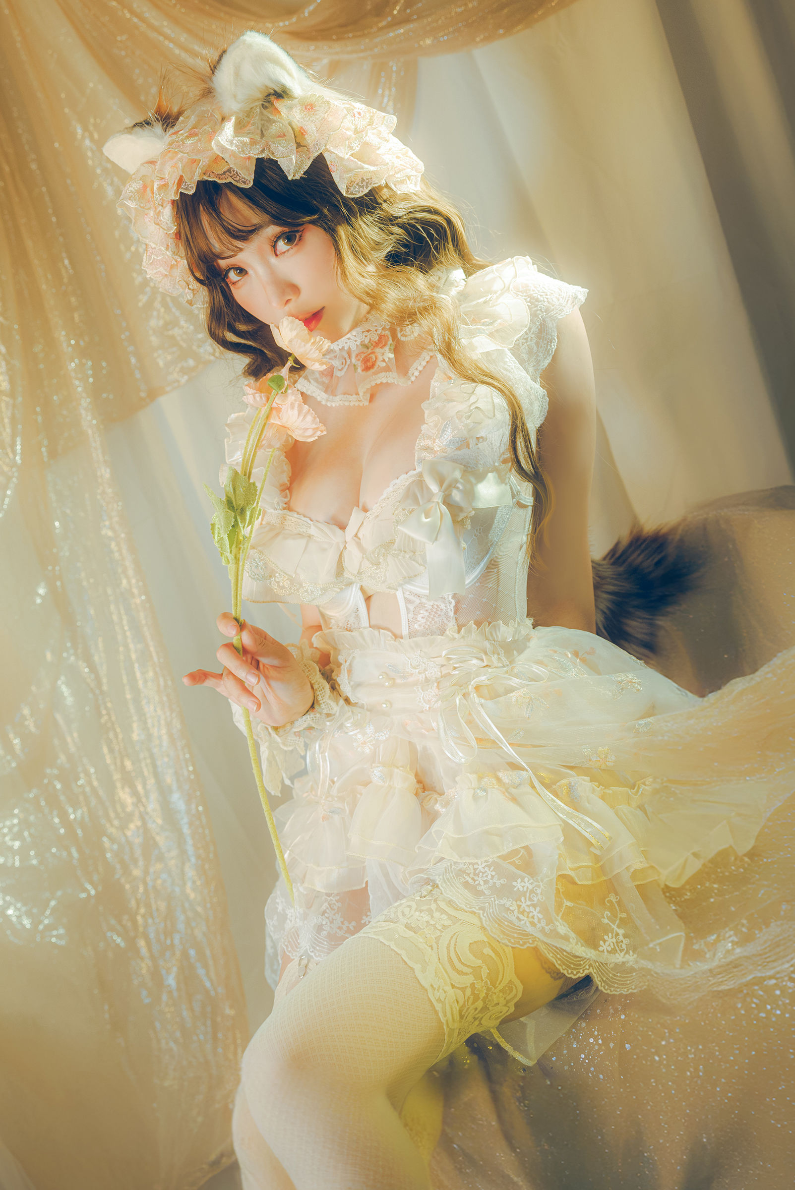 [COSPLAY] Ely_eee(ElyEE子) – Red panda~Lingerie 小熊貓古典蕾絲