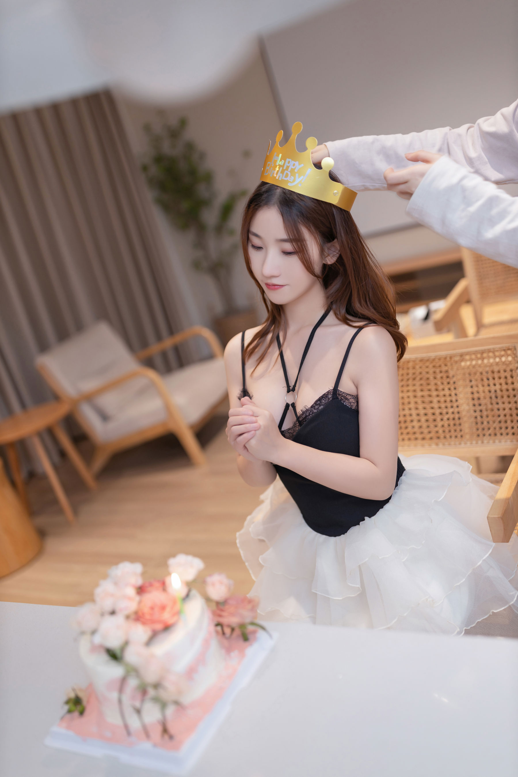 [秀人内购] 杏子 诱人私拍福利 生日快乐