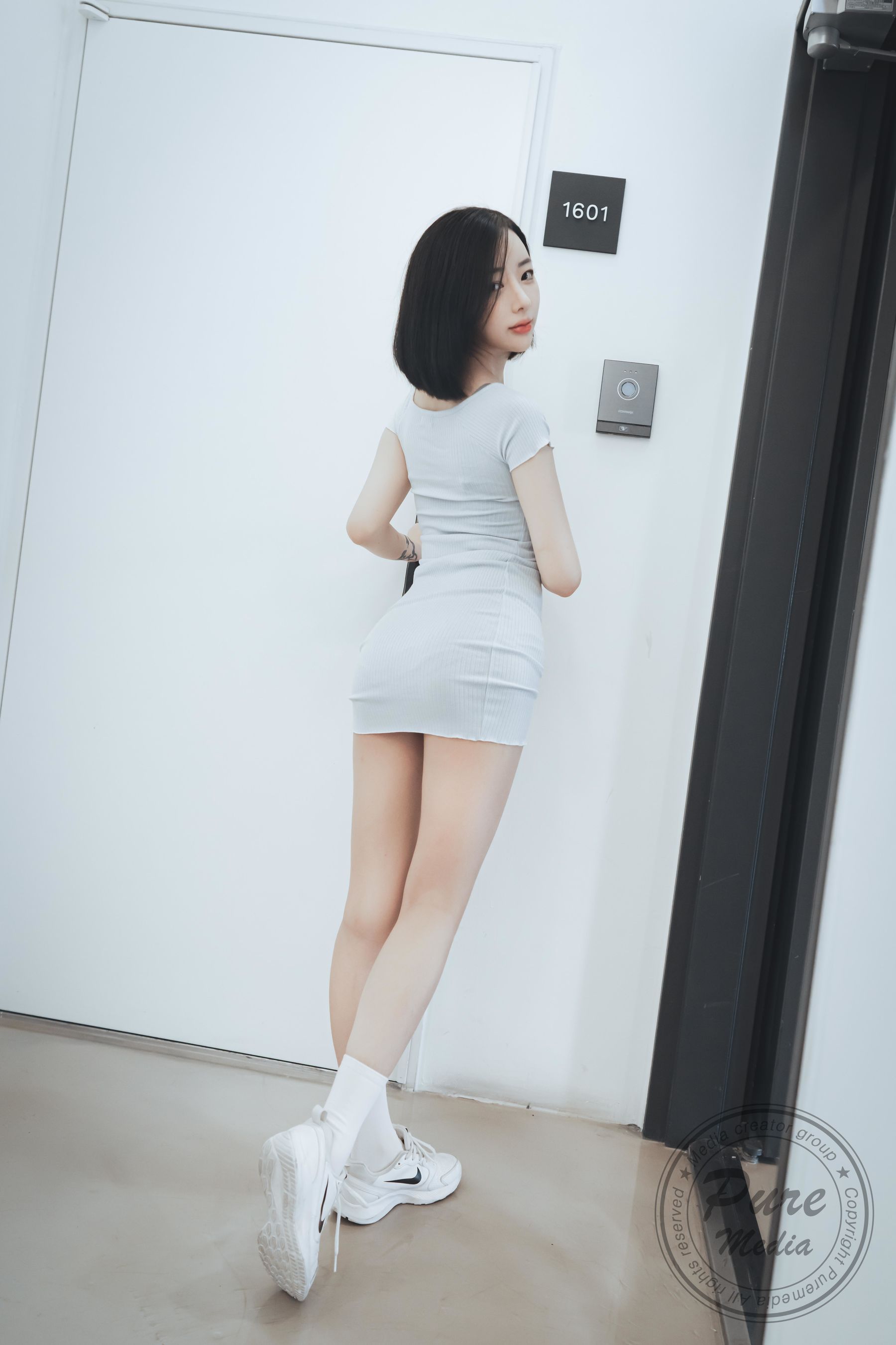 [PURE MEDIA] Jia 性感服务员 [42P]