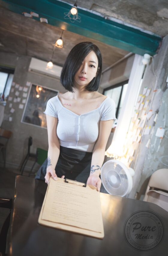 [PURE MEDIA] Jia 性感服务员 [42P]