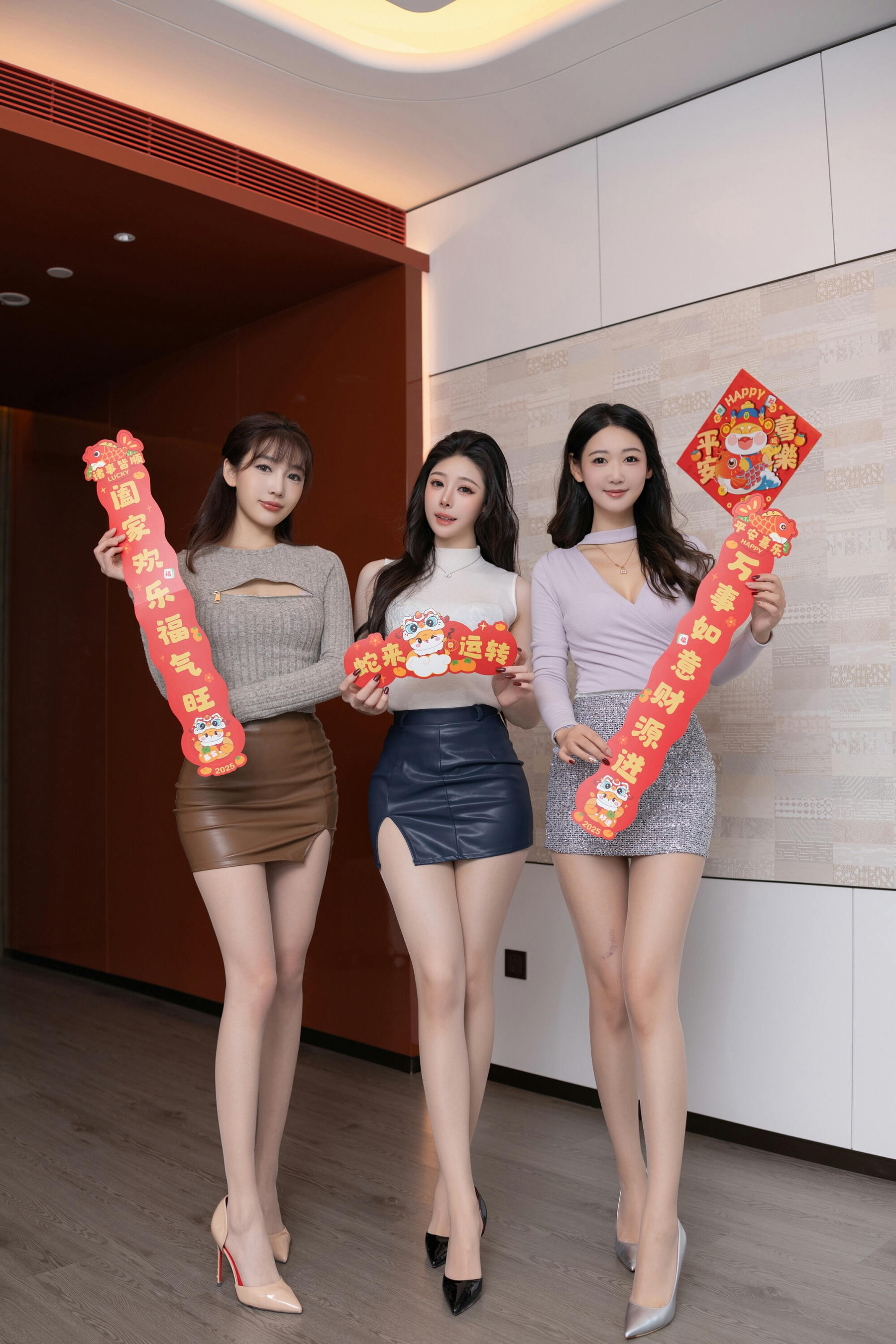 [秀人内购] 唐安琪&陆萱萱&小逗逗 诱人私拍福利 三姐妹闹新春