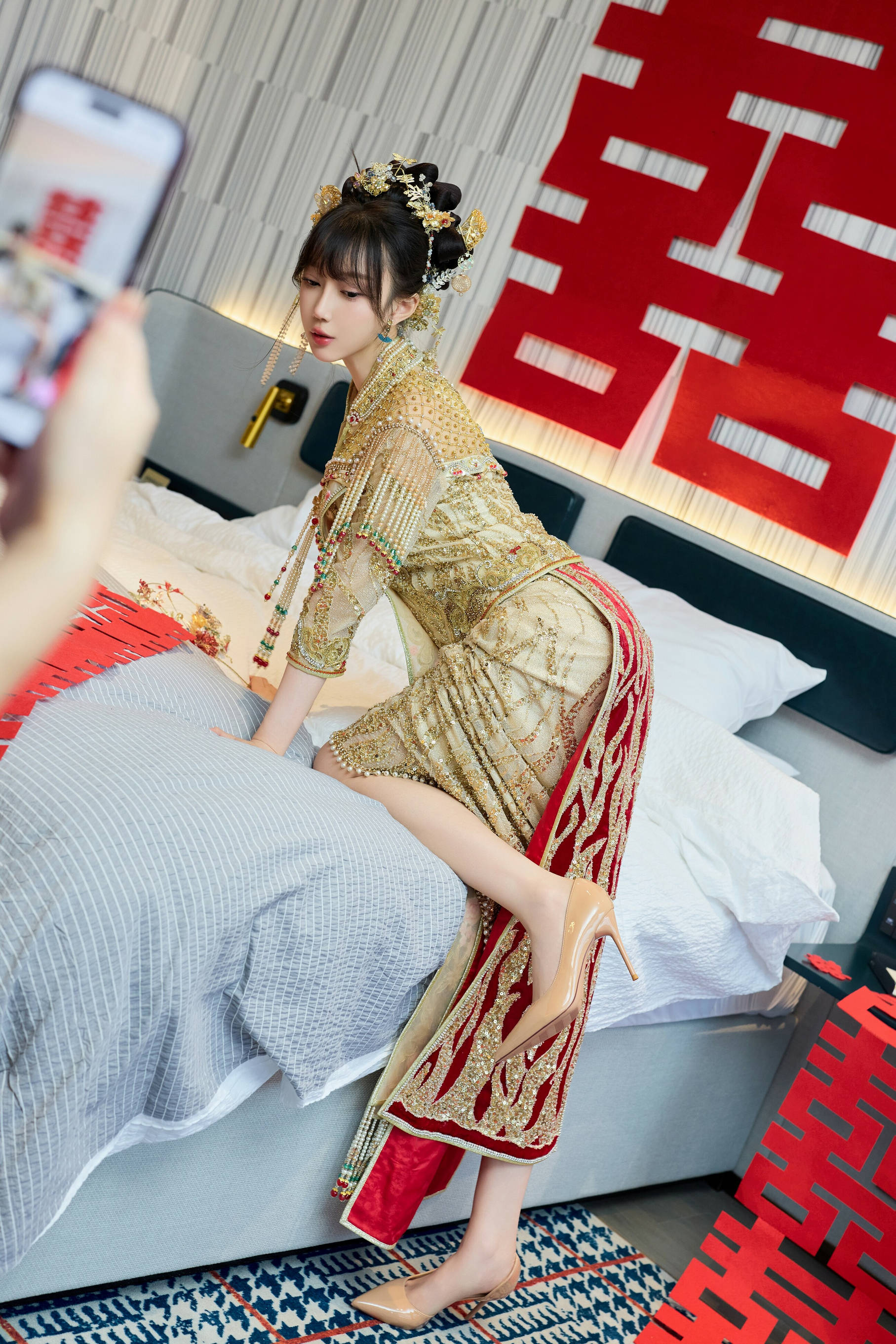 [秀人内购] 玥儿玥er 诱人私拍福利 婚纱制服诱惑