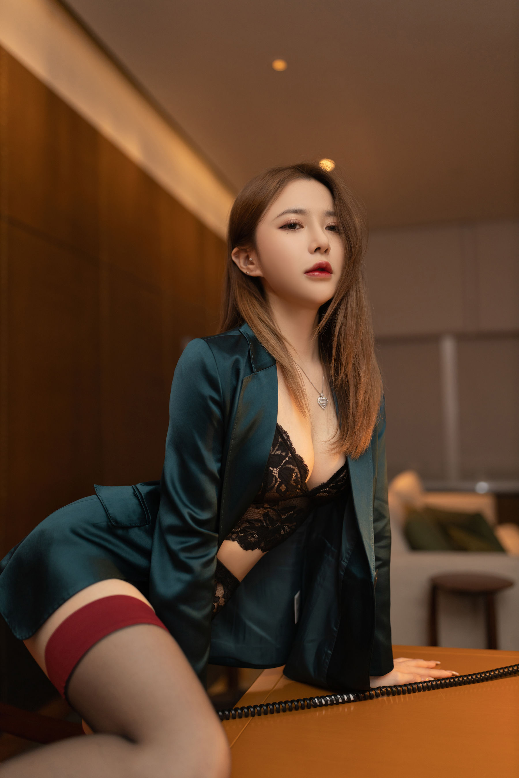 [秀人内购] 鱼子酱 诱人私拍福利 寂寞女老板