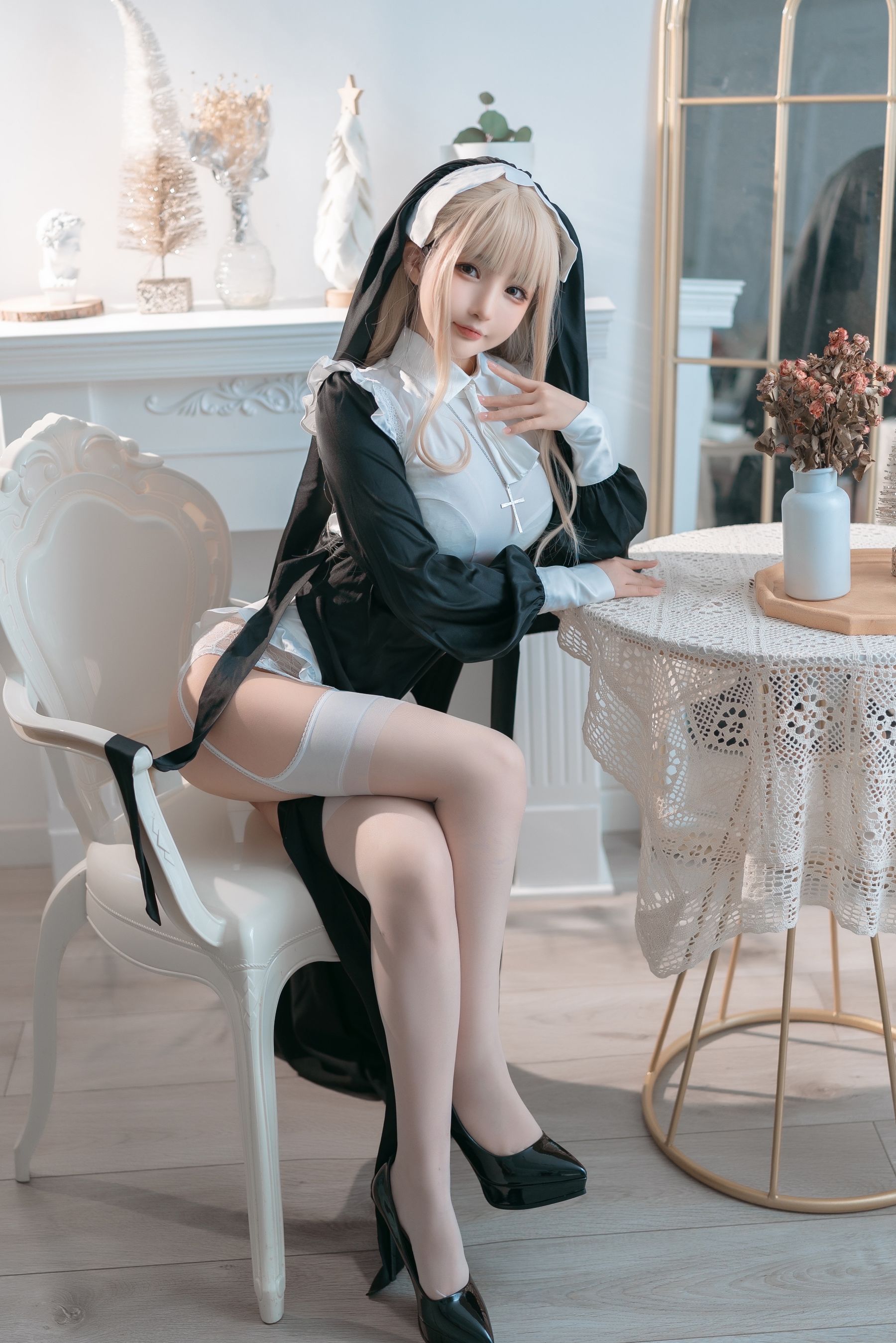 [COSPLAY] 桜井宁宁 – 修女