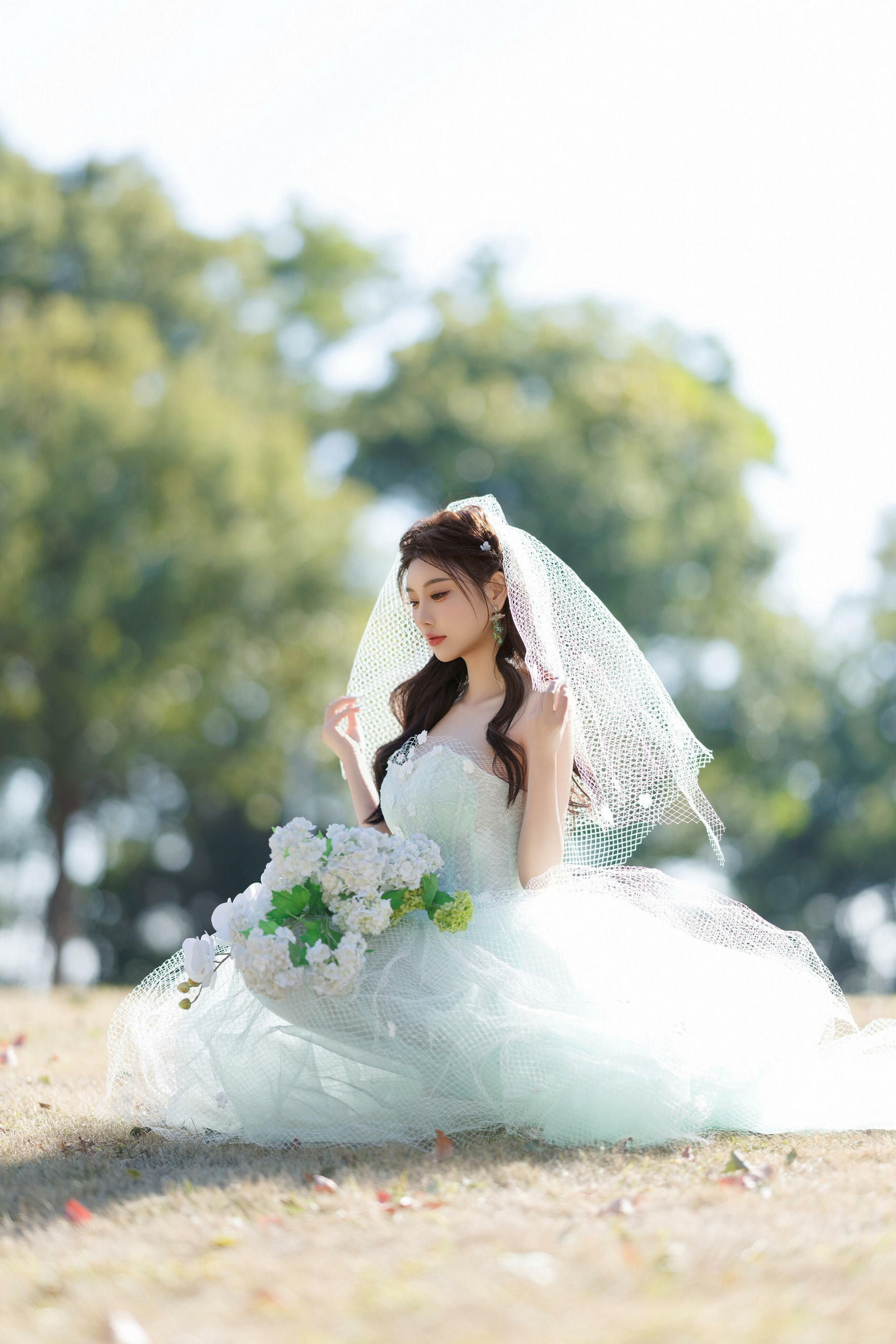 [秀人内购] 杨晨晨 诱人私拍福利 黑白婚纱
